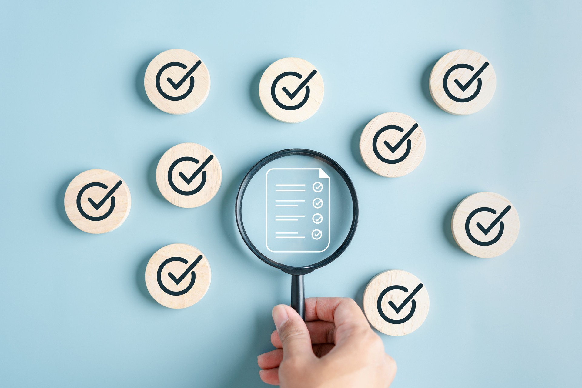 Compilazione di sondaggi online e checklist di moduli digitali per computer portatile, sistema di controllo della gestione dei documenti, database di documentazione online e file di gestione dei processi.